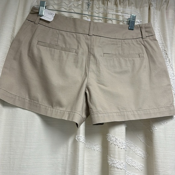 NWT Loft size 2 Stone khaki twill 4” shorts - Picture 2 of 2